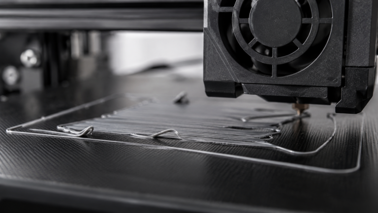 PETG qui n’adhère pas au plateau d’une imprimante 3D pendant la première couche