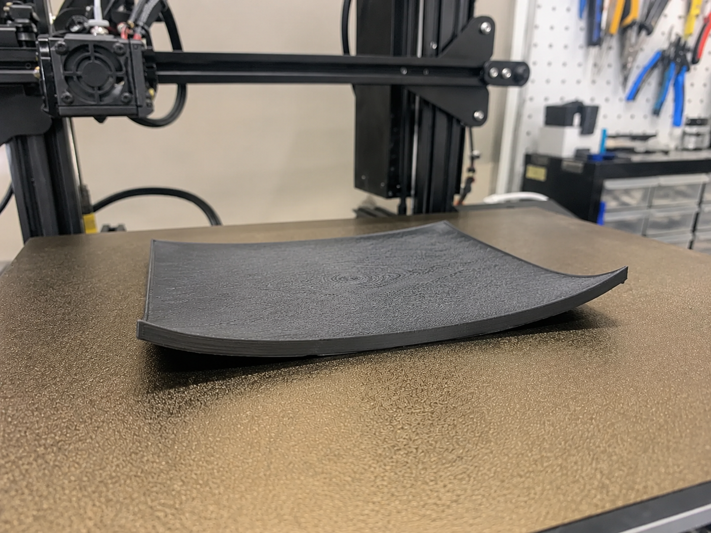 Warping impression 3D Warping impression 3D avec coins qui se décollent du plateau